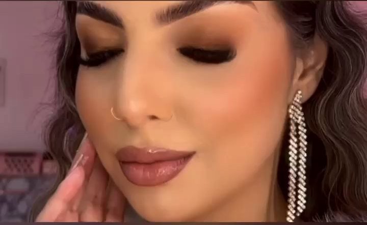 Vídeo de maquiagem profissional no salão Arielly Nonatto